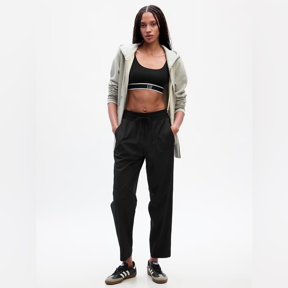New without tags Gap black runaround pants